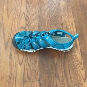 Keen Women’s Water Sandals Blue - size 7 (EUC)